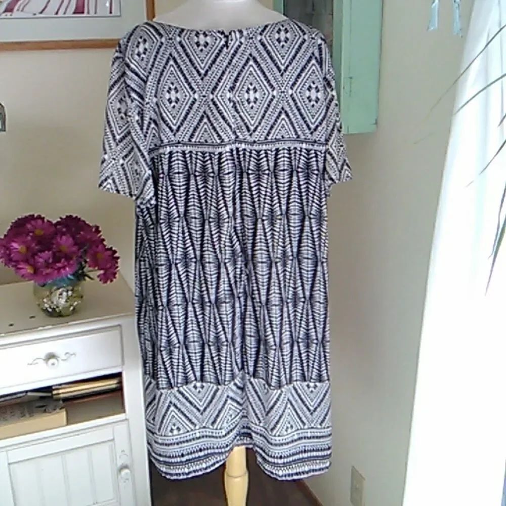 Avon Border Print Shift Dress - Picture 5 of 8